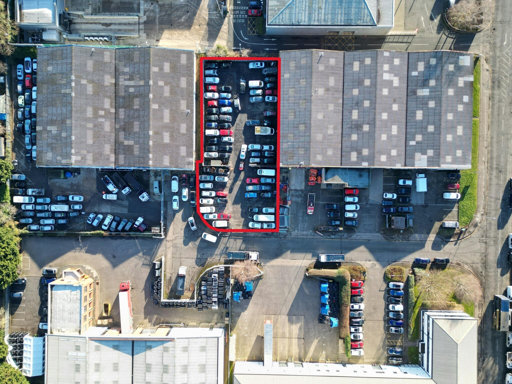 Mansard Close, Northampton to rent Building Photo- Image 1 of 4