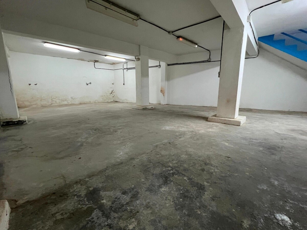 Madrid, MAD 28029 - Unit 3 - - Interior Photo - Image 2 of 3