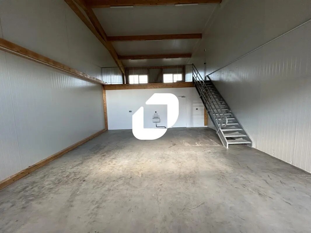 Office in Combs-la-Ville to rent Interior Photo- Image 1 of 15