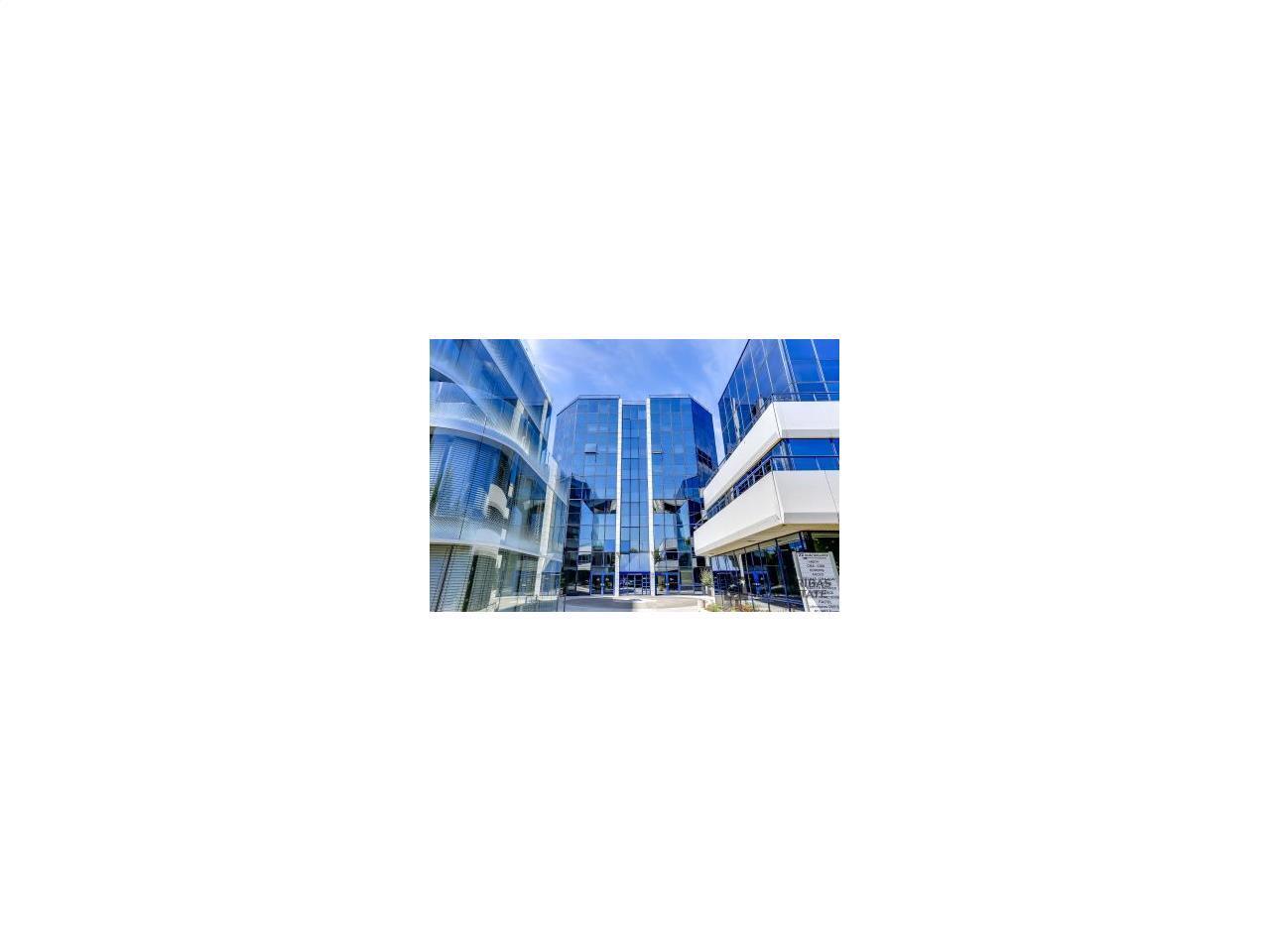 22 Quai Gallieni, Suresnes to rent Building Photo- Image 1 of 9