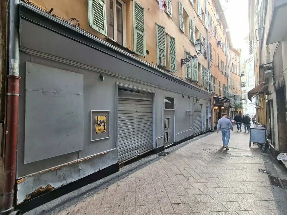 Location Commerce 148 m² - Photo 1