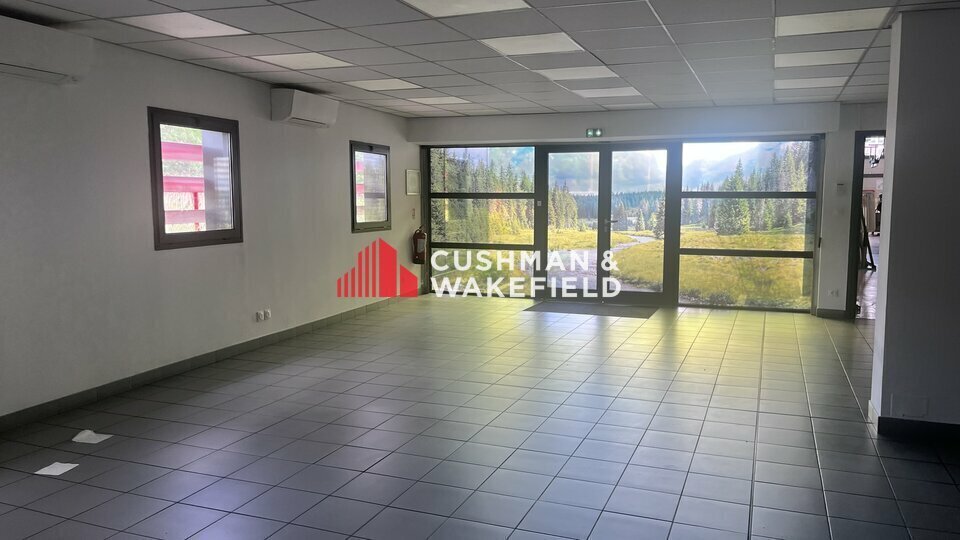 Light Industrial in Toulouse to rent - Interior Photo - Image 2 of 4