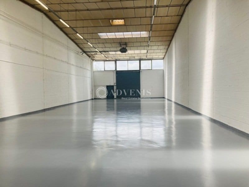 Industrial in Coignières to rent Interior Photo- Image 1 of 6