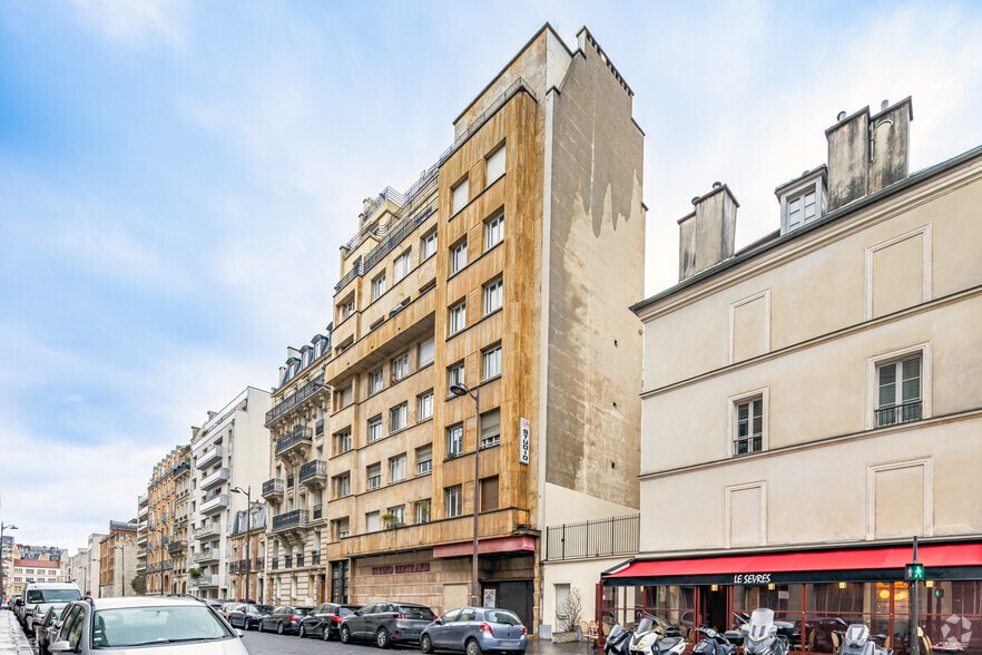 Build-to-Rent in Paris for sale - Primary Photo - Image 1 of 2