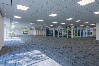 2 Kembrey Park, Swindon to rent Interior Photo- Image 2 of 5