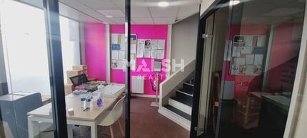Retail in Villeurbanne to rent Interior Photo- Image 1 of 7