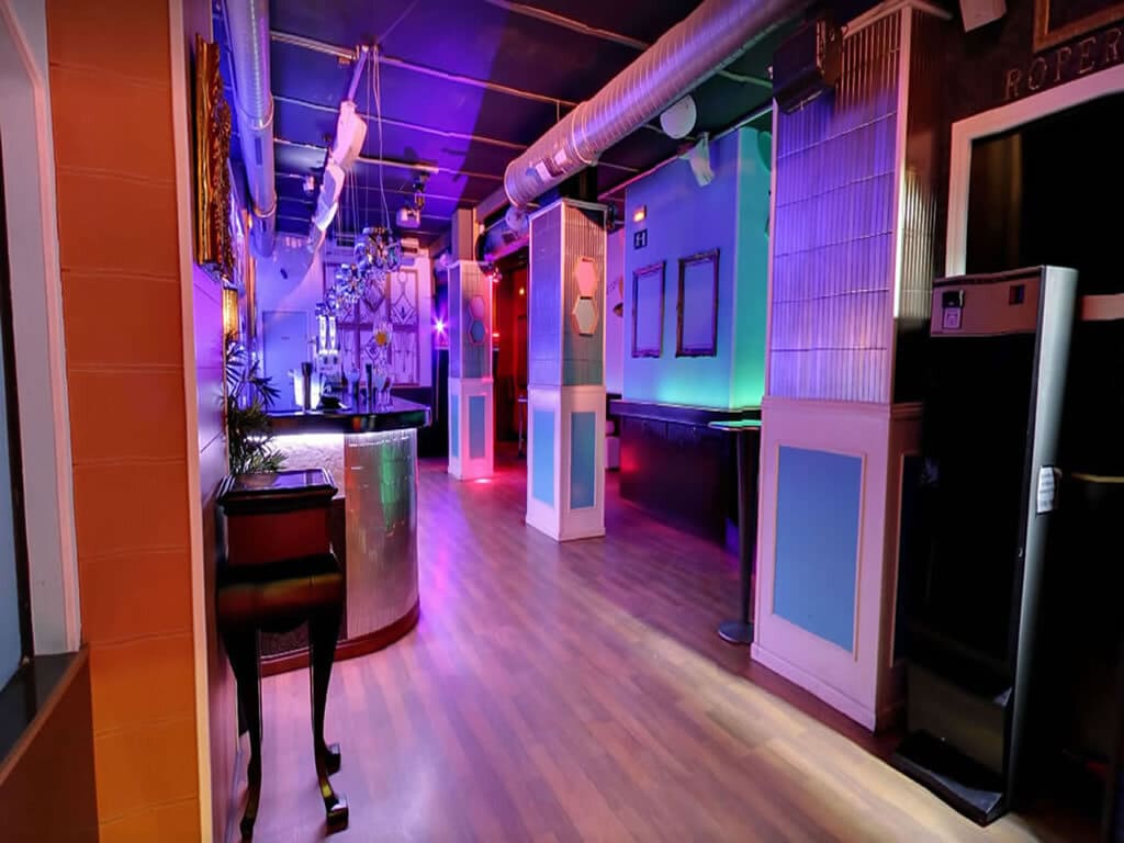 Retail in Madrid, Madrid to rent Building Photo- Image 1 of 5