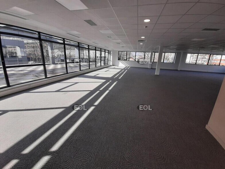 Light Industrial in Bagneux to rent - Building Photo - Image 2 of 6