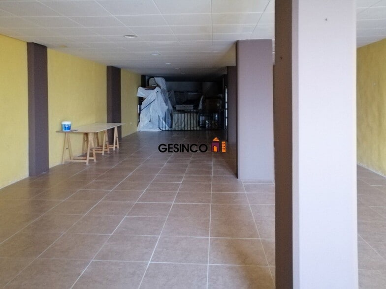 Retail in València to rent - Building Photo - Image 2 of 4