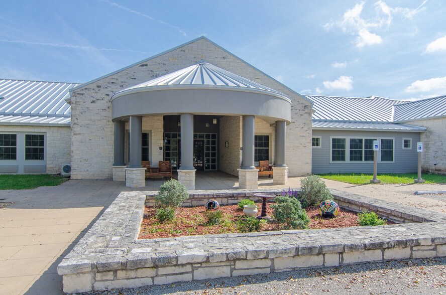 400 W 290 Hwy, Dripping Springs, TX for rent - Building Photo - Image 1 of 60