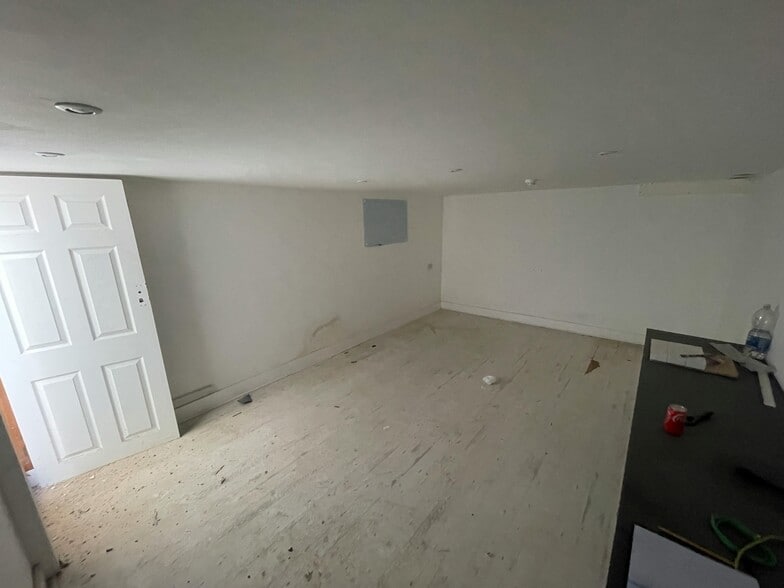 298 Holdenhurst Rd, Bournemouth to rent - Building Photo - Image 2 of 6