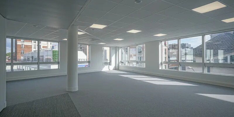 Office in Saint-Ouen-Sur-Seine to rent Building Photo- Image 1 of 16