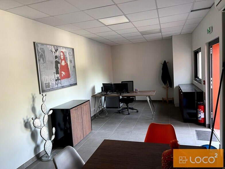 29 Rue Ecopole, Villeneuve-Tolosane to rent - Interior Photo - Image 2 of 4