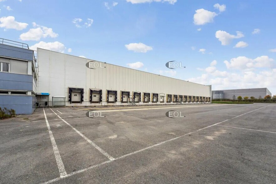 Industrial in SAINT-OUEN-L'AUMONE to rent - Building Photo - Image 2 of 12