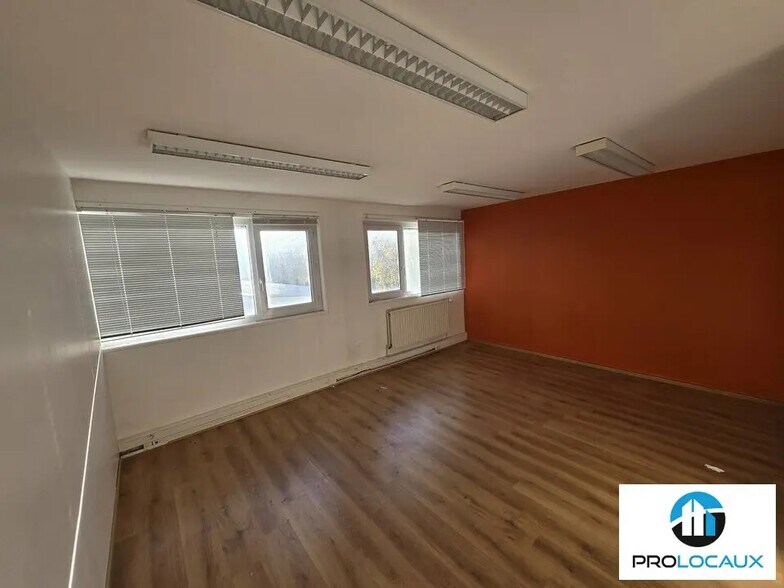 Office in Amiens to rent - Building Photo - Image 3 of 11