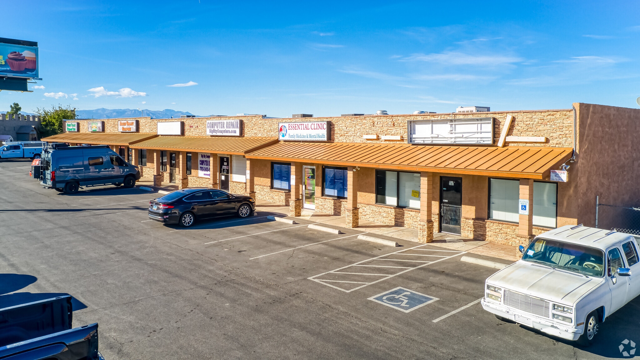 600 W Sunset Rd, Henderson, NV to rent Primary Photo- Image 1 of 26