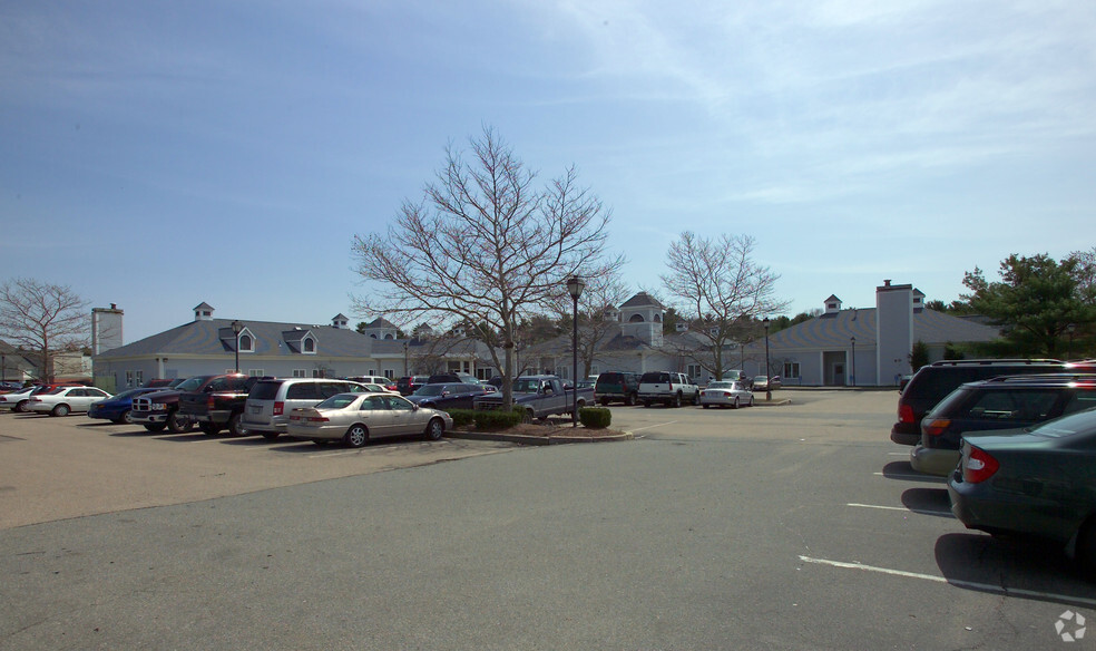 2005-2007 Bay St, Taunton, MA for rent - Building Photo - Image 3 of 9