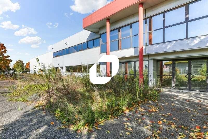 Light Industrial in Lisses to rent Building Photo- Image 1 of 15