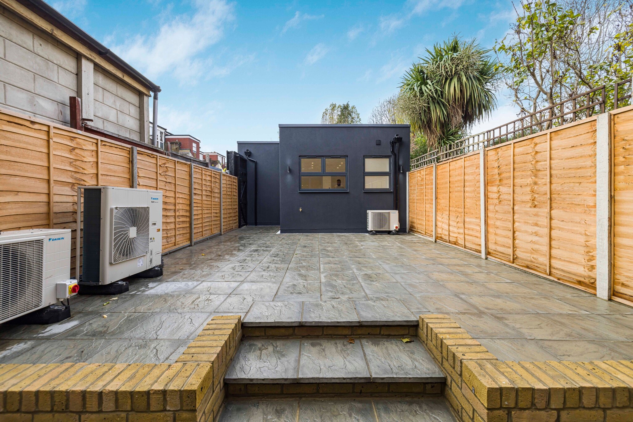 196 Kent House Rd, Beckenham to rent Primary Photo- Image 1 of 2