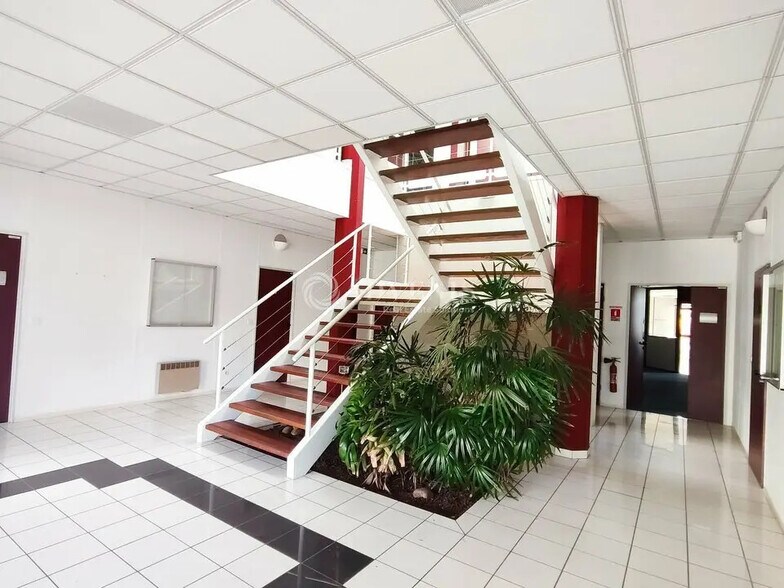 Office in Montpellier to rent - Lobby - Image 1 of 7