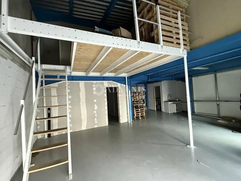 Light Industrial in Villenoy for sale - Interior Photo - Image 2 of 9