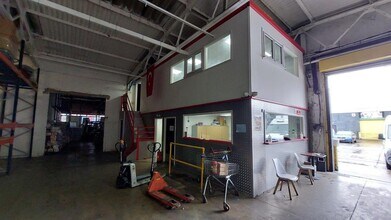 Bentalls, Basildon to rent Interior Photo- Image 2 of 6