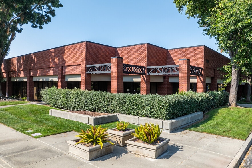 5860 W Las Positas Blvd, Pleasanton, CA to rent - Building Photo - Image 3 of 14