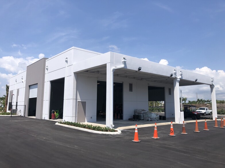 Industrial in Boynton Beach, FL for rent - Building Photo - Image 3 of 6