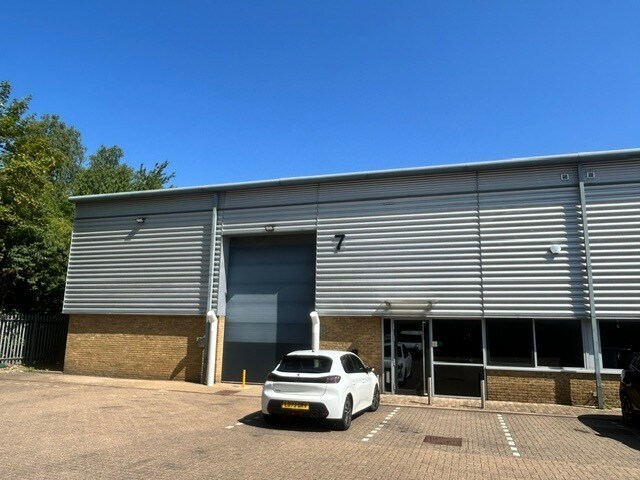 Bilton Way, Luton to rent - Building Photo - Image 1 of 1