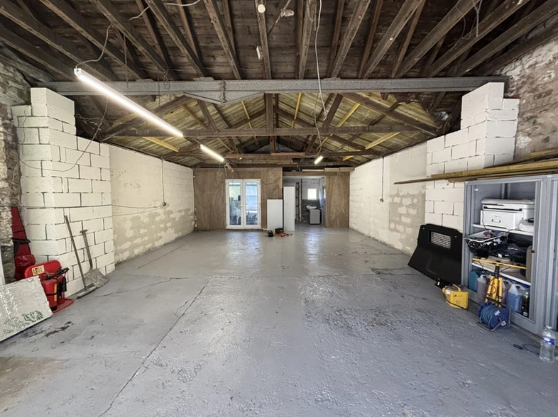 83 Bon Accord St, Aberdeen for sale - Interior Photo - Image 2 of 2