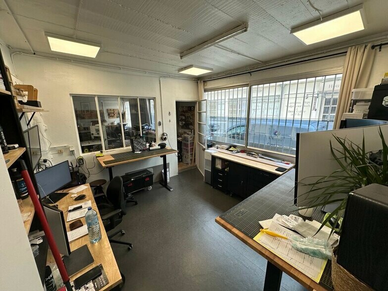 Light Industrial in Saint-Maur-des-Fossés to rent - Interior Photo - Image 3 of 3