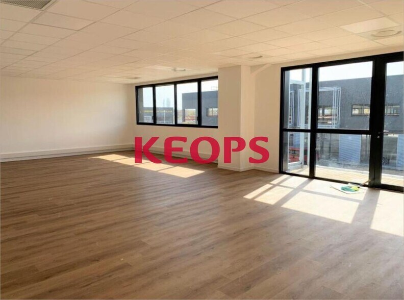 Light Industrial in Fenouillet to rent - Building Photo - Image 2 of 10