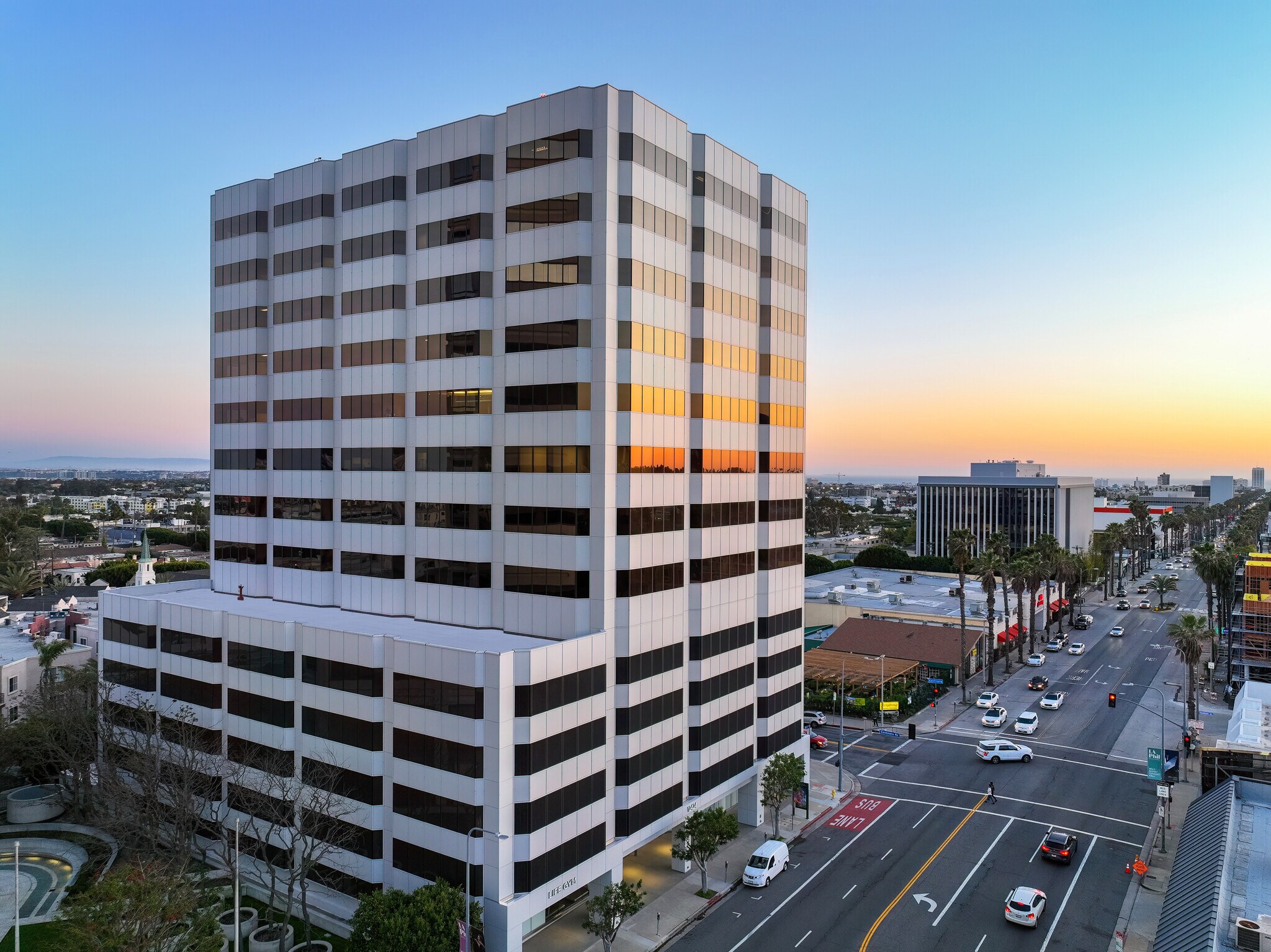 12424 Wilshire Blvd, Los Angeles, CA to rent Building Photo- Image 1 of 34