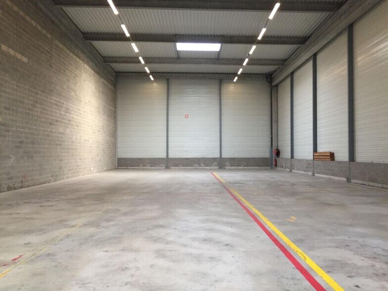 Industrial in Mitry-Mory to rent - Building Photo - Image 2 of 5