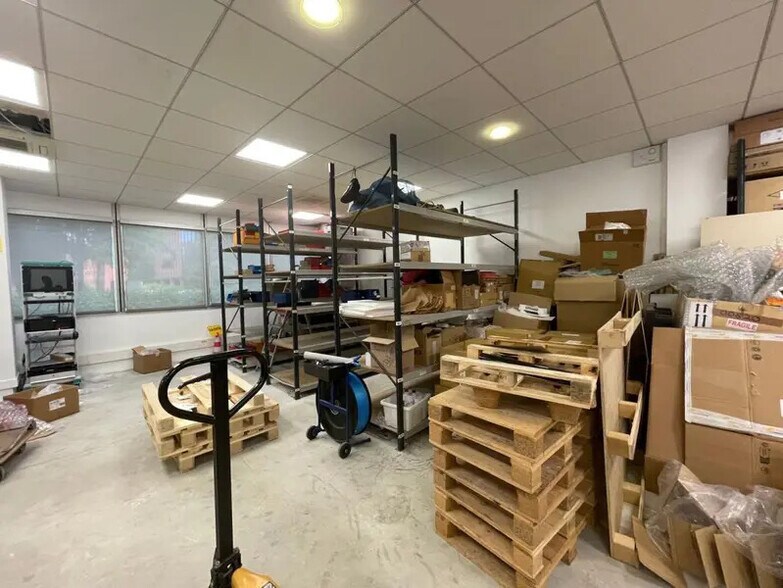 Light Industrial in Meudon to rent - Interior Photo - Image 1 of 5