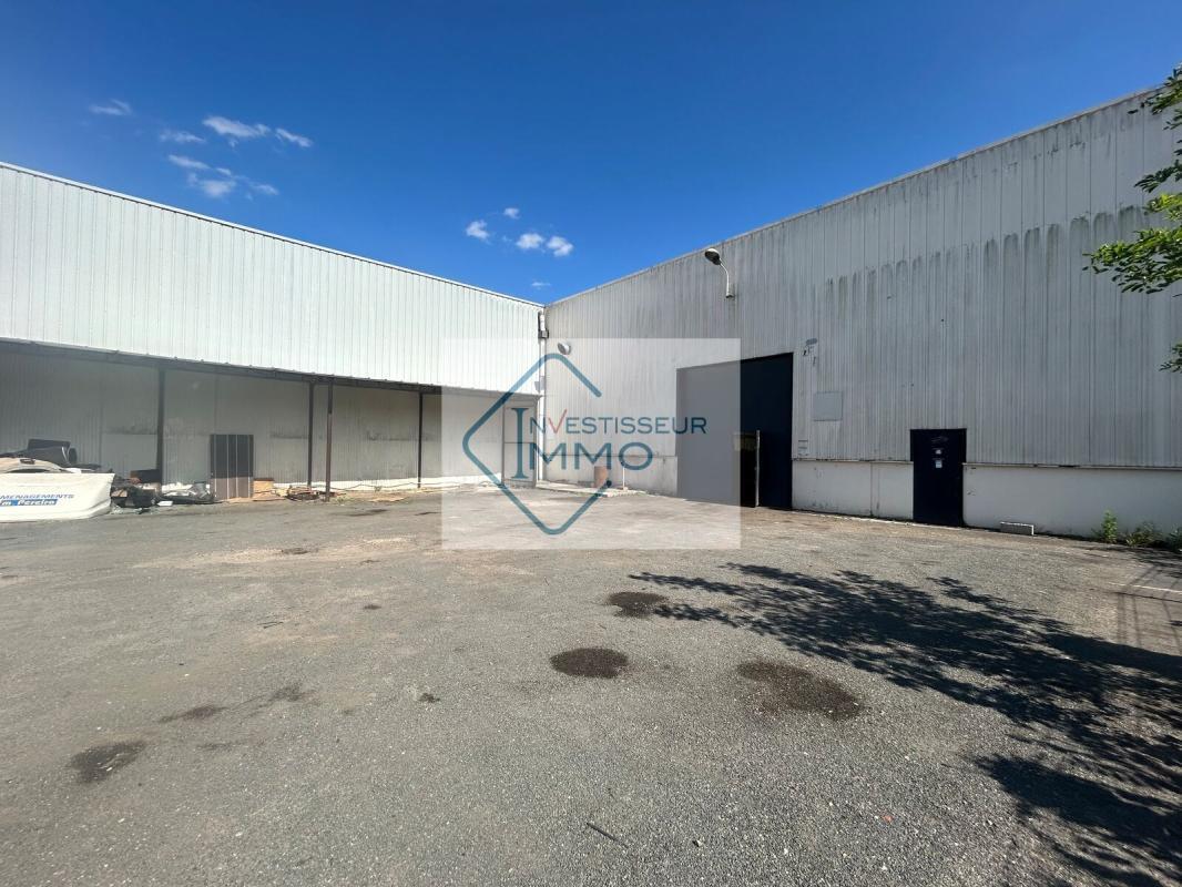 Light Industrial in SAINT-OUEN-L'AUMONE for sale Building Photo- Image 1 of 3