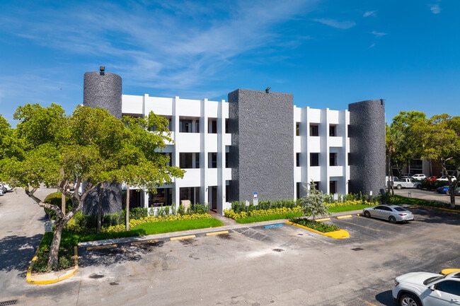 More details for 19555 NE 10th Ave, Miami, FL - Mixed-use to Rent