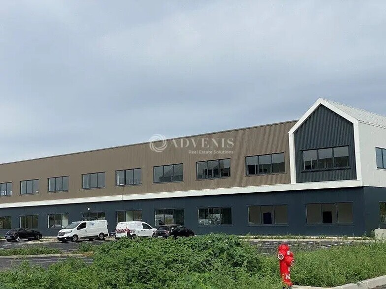 Light Industrial in Aubergenville for sale - Primary Photo - Image 2 of 12