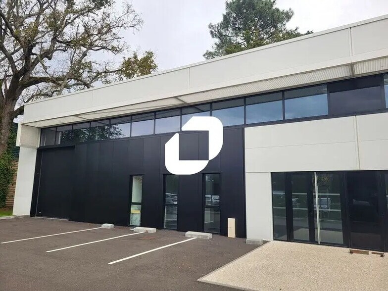 Office in Mérignac to rent - Building Photo - Image 2 of 10