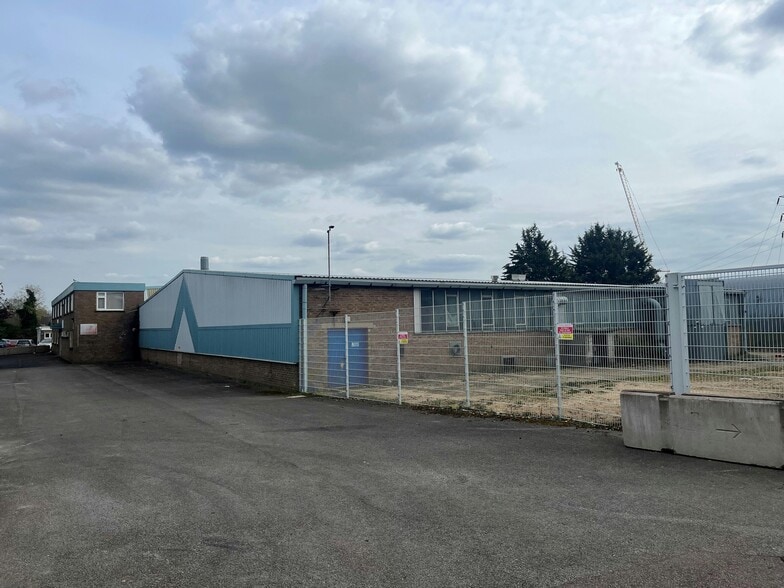 4 Redwongs Way, Huntingdon to rent - Building Photo - Image 2 of 15