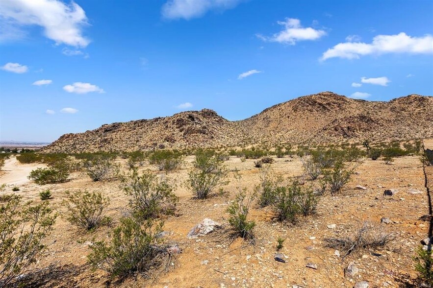 25522 Clark Dr, Apple Valley, CA for sale - Primary Photo - Image 1 of 1