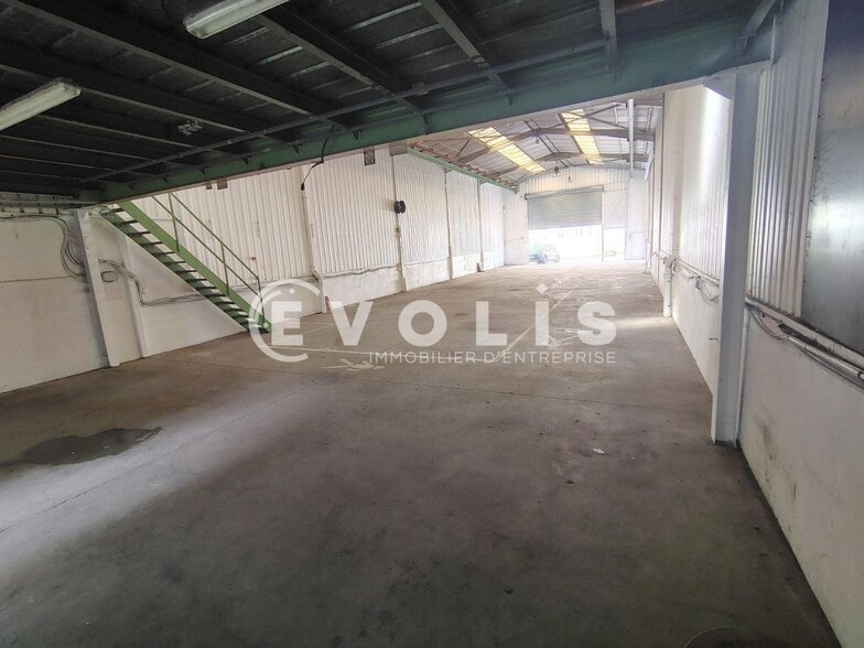 Light Industrial in Noisy-le-Sec to rent - Interior Photo - Image 3 of 7