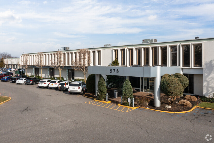 575 Underhill Blvd, Syosset, NY for rent - Building Photo - Image 1 of 9