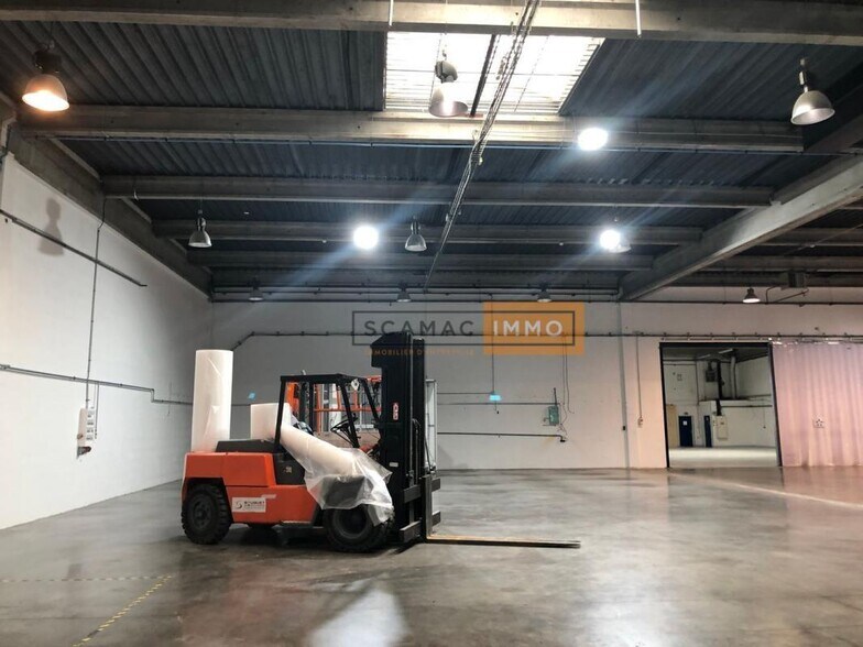 Industrial in Gennevilliers to rent - Interior Photo - Image 2 of 7