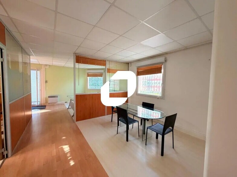 Office in Eybens to rent - Building Photo - Image 1 of 14