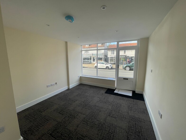 24-26 Ashford Rd, Tenterden for rent - Building Photo - Image 3 of 8