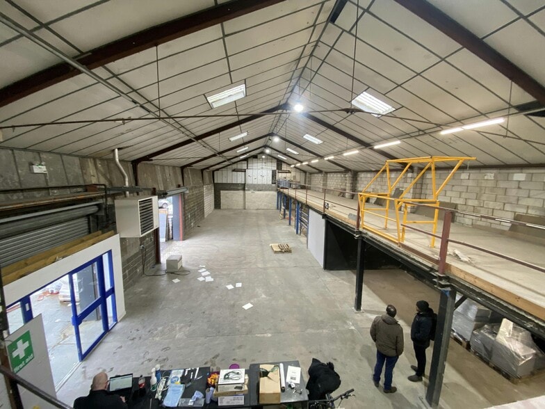 Oldfield Rd, Hampton to rent - Building Photo - Image 3 of 13