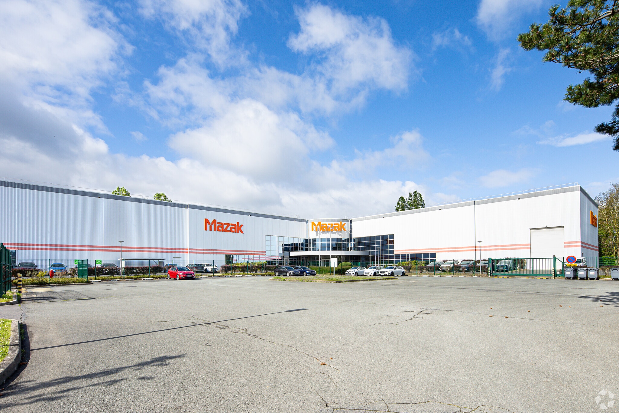 Industrial in Villejust to rent Primary Photo- Image 1 of 3