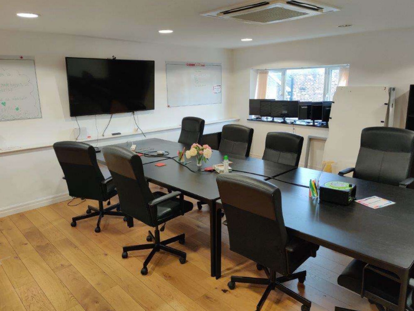 Shay Ln, Halifax to rent Interior Photo- Image 1 of 4