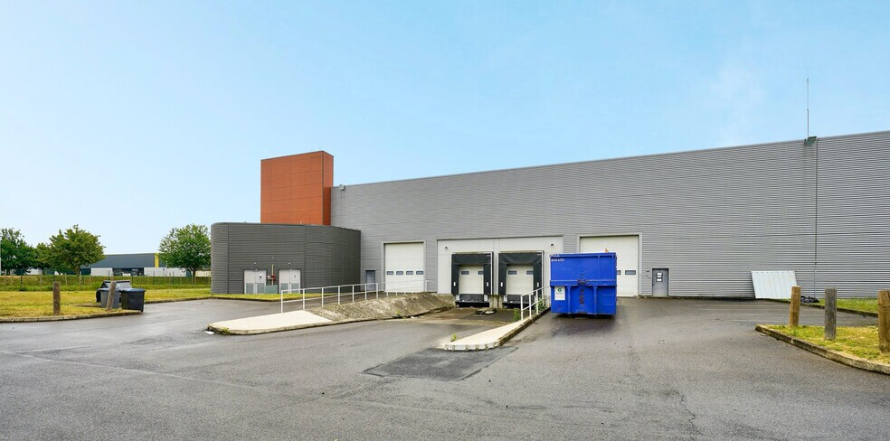 Light Industrial in Lieusaint to rent - Building Photo - Image 3 of 7